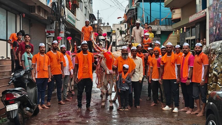 श्री वैद्यनाथ देवाला दवणा चढवण्यासाठी भाविक रवाना