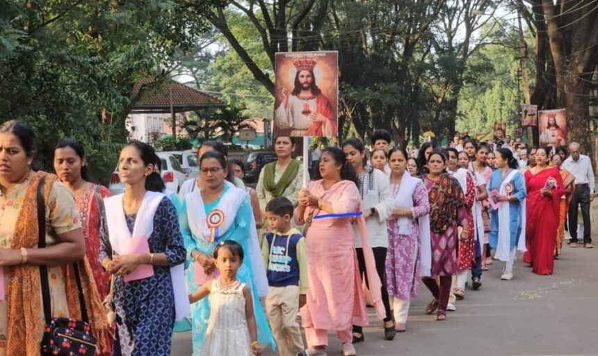 ‘ फेस्त ऑफ किंग ‘ निमित्त ख्रिस्ती बांधवांनी काढली मिरवणूक : 1500 हून अधिक लोक झाले होते मिरवणुकीत सहभागी